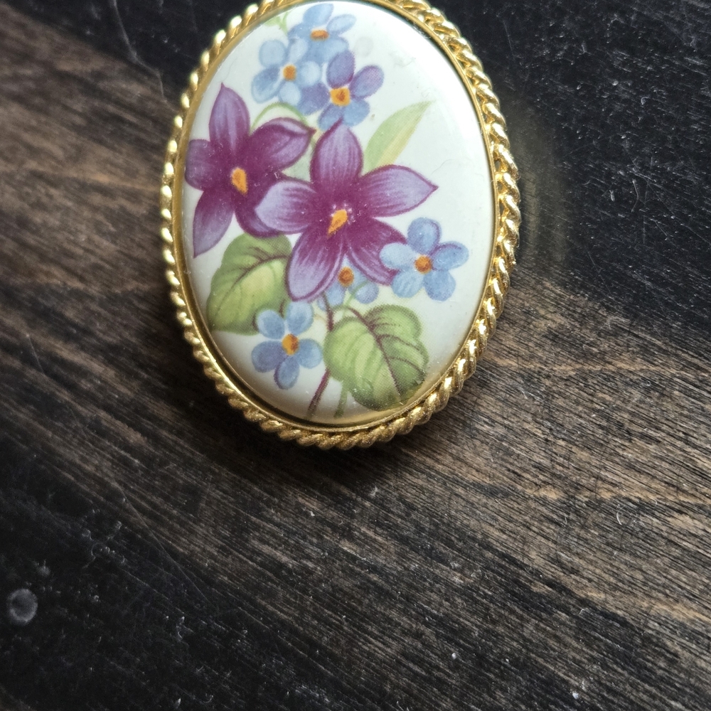Vintage Gold Brooch with Purple and Blue Floral Design - Picture 4 of 7
